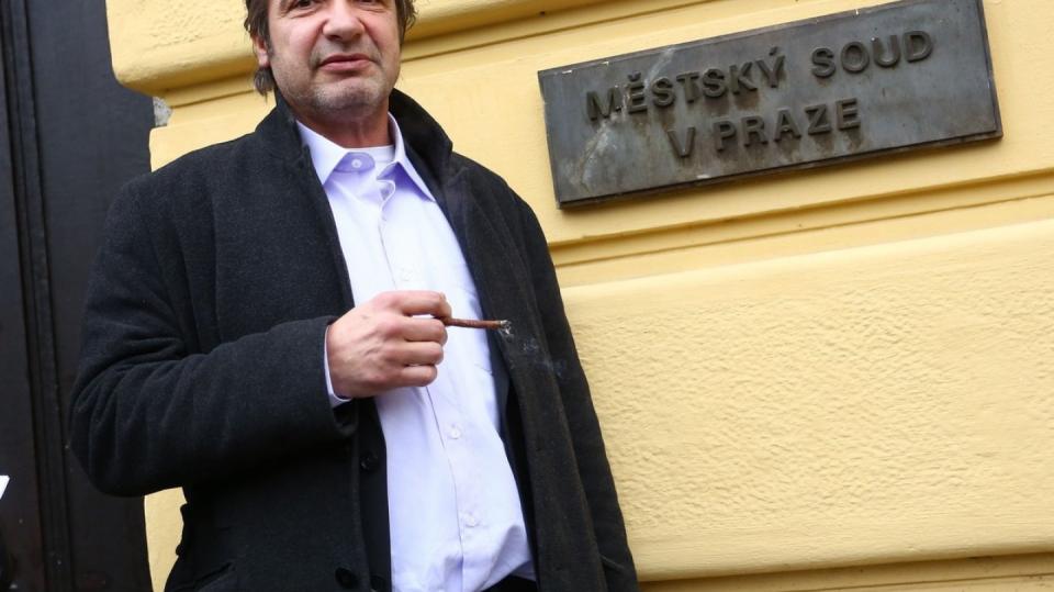 Babica se dnes soudil kvůli steakům...